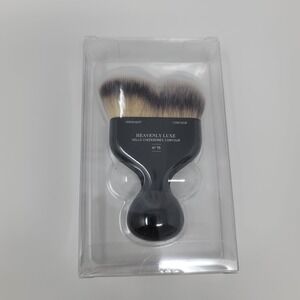 IT Cosmetics Heavenly Luxe Hello Cheekbones Highlight Contour Makeup Brush No 19